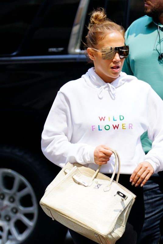 JENNIFER LOPEZ Out in New York 08/16/2018