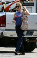 JULIA ROBERTS Leavs a Gym in Malibu 08/09/2018