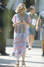 JULIE BOWEN and SOFIA VERGARA on the Set of Modern Family in Brentwood 08/16/2018