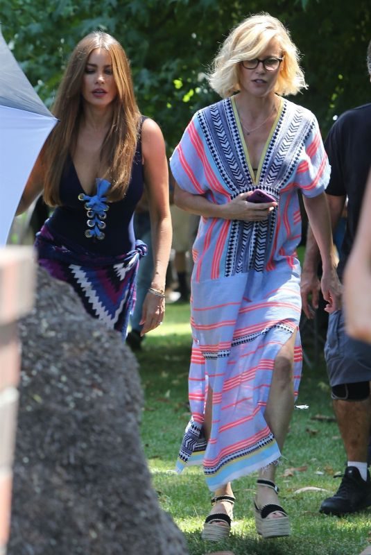 JULIE BOWEN and SOFIA VERGARA on the Set of Modern Family in Brentwood 08/16/2018