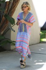 JULIE BOWEN and SOFIA VERGARA on the Set of Modern Family in Brentwood 08/16/2018