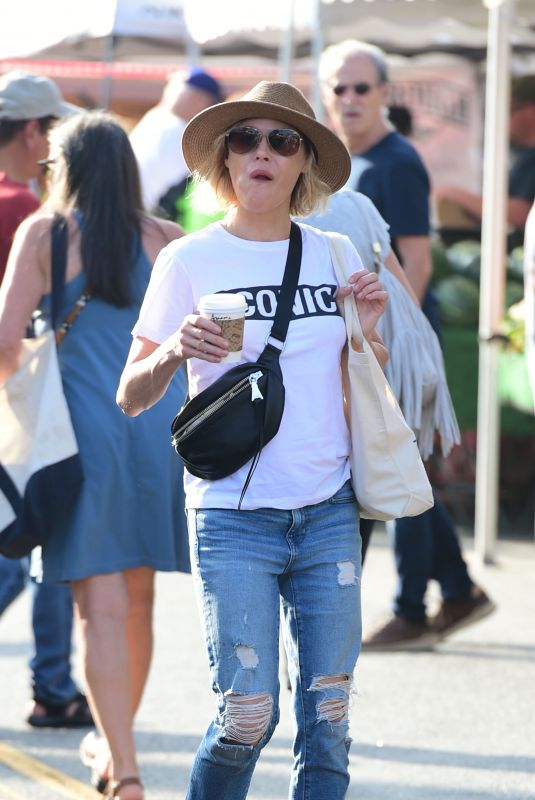 JULIE BOWEN at Farmers Market in Los Angeles 08/19/2018