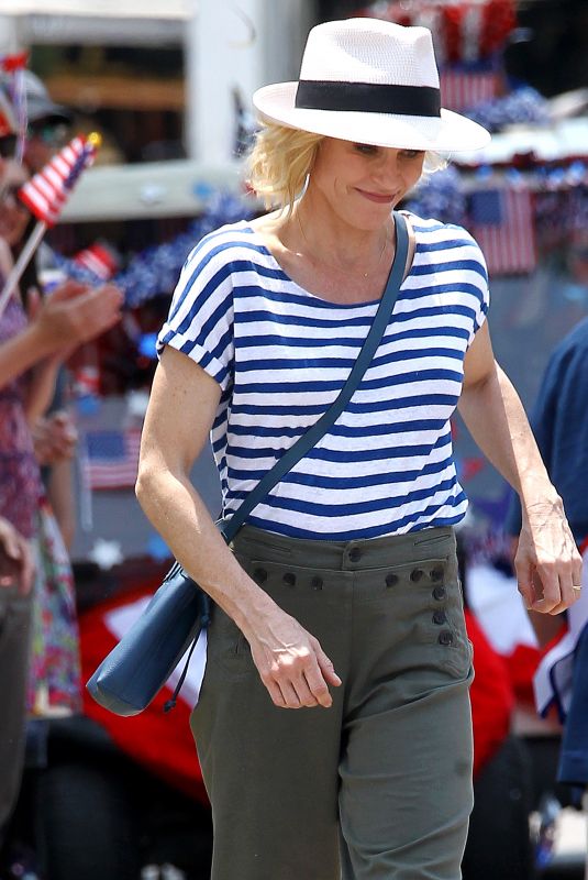 JULIE BOWEN on the Set of Modern Family in Los Angeles 08/09/2018