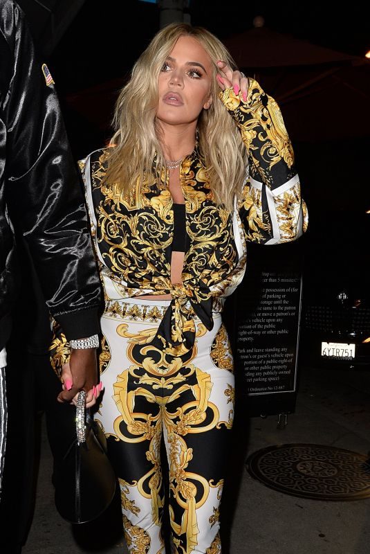 KHLOE KARDASHIAN at Craig’s in West Hollywood 08/17/2018
