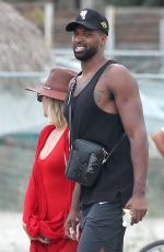 KHLOE KARDASHIAN on Vacation in Mexico 08/14/2018
