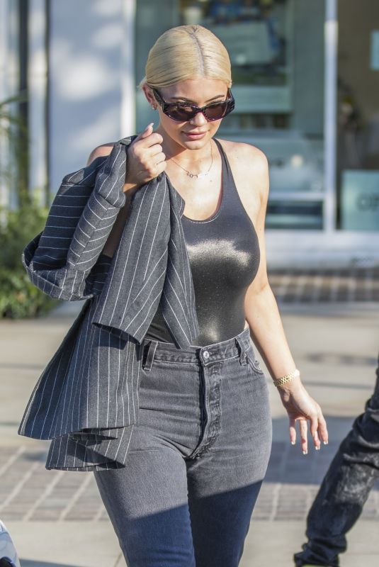KTLIE JENNER Shopping at Polacheck