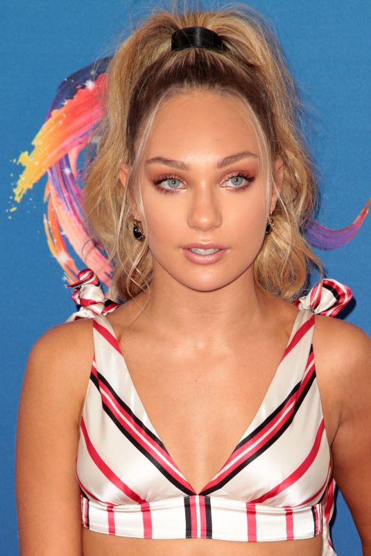 MADDIE ZIEGLER at 2018 Teen Choice Awards in Beverly Hills 08/12/2018