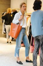 MAGGIE GYLLENHAAL Shopping at Rachel Comey Boutique in New York 08/19/2018