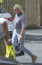MEGAN BARTON NASONB Arrives at Her Home in Southend 08/21/2018