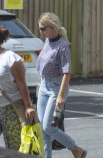 MEGAN BARTON NASONB Arrives at Her Home in Southend 08/21/2018