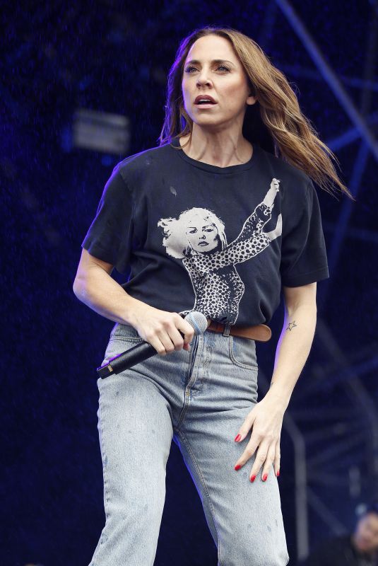 MELANIE CHISHOLM Performs at Big Feastival 2018 in Cotswolds 08/26/2018