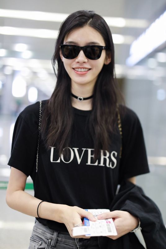 MING XI at Airport in Shanghai 08/27/2018