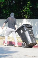MORGANA MCNELIS Take in Trash in Los Angeles 08/11/2018