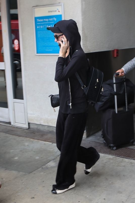 PARIS HILTON at Los Angeles International Airport 08/21/2018