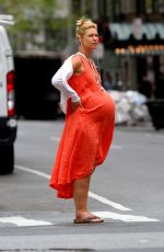 Pregnant CLAIRE DANES Out and About in New York 08/20/2018
