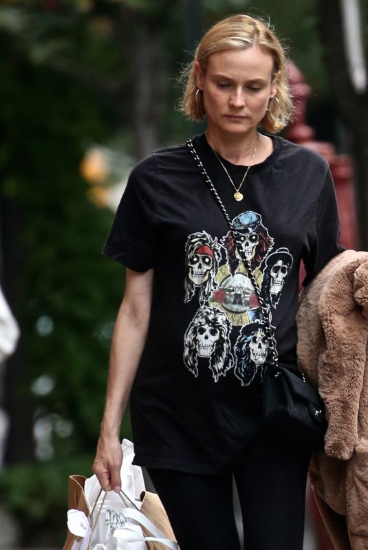 Pregnant DIANE KRUGER Out Shopping in New York 08/21/2018