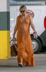 Pregnant KATE HUDSON Out Shopping in Santa Monica 08/10/2018