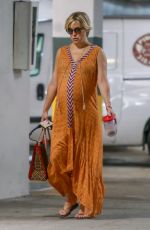 Pregnant KATE HUDSON Out Shopping in Santa Monica 08/10/2018