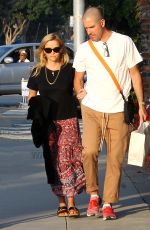 REESE WITHERSPOON Out and About in Los Angeles 08/19/2018