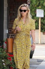 REESE WITHERSPOON Out and About in Pacific Palisades 08/20/2018