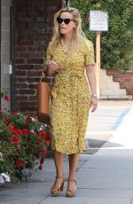 REESE WITHERSPOON Out and About in Pacific Palisades 08/20/2018