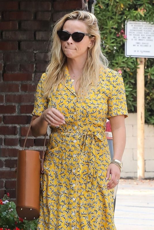 REESE WITHERSPOON Out and About in Pacific Palisades 08/20/2018