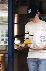 ROSE LESLIE Getting a Coffee and Breakfast in London 08/13/2018