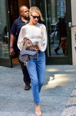 ROSIE HUNTIGNTON-WHITELEY in Jeans Out in New York 08/15/2018