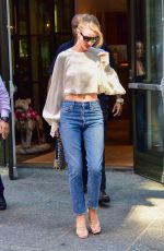 ROSIE HUNTIGNTON-WHITELEY in Jeans Out in New York 08/15/2018