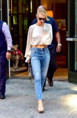 ROSIE HUNTIGNTON-WHITELEY in Jeans Out in New York 08/15/2018