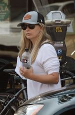 SARAH MICHELLE GELLAR Arrives at a Gym in Los Angeles 08/27/2018
