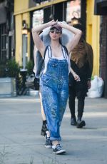 SARAH SILVERMAN Picks Up Some Dry Cleaning in New York 08/16/2018