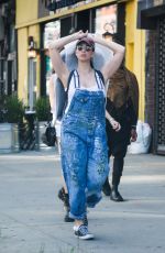SARAH SILVERMAN Picks Up Some Dry Cleaning in New York 08/16/2018