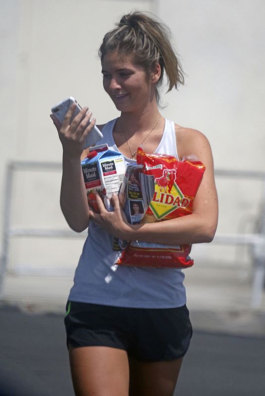 SHAUNA SEXTON Leaves a Supermarket in Los Angeles 08/25/2018