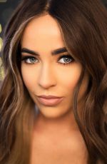 STEPHANIE DAVIS for Her New Eyelashes with JYY Llondon, August 2018