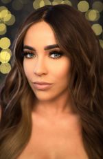 STEPHANIE DAVIS for Her New Eyelashes with JYY Llondon, August 2018