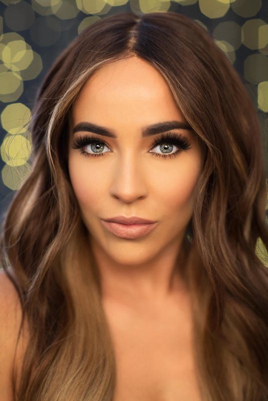 STEPHANIE DAVIS for Her New Eyelashes with JYY Llondon, August 2018