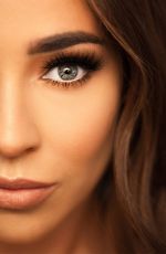 STEPHANIE DAVIS for Her New Eyelashes with JYY Llondon, August 2018