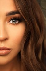 STEPHANIE DAVIS for Her New Eyelashes with JYY Llondon, August 2018