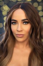 STEPHANIE DAVIS for Her New Eyelashes with JYY Llondon, August 2018