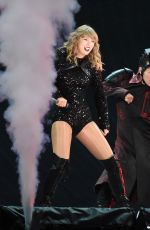 TAYLOR SWIFT Performs at Heinz Field in Pittsburgh 08/07/2018