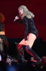 TAYLOR SWIFT Performs at Heinz Field in Pittsburgh 08/07/2018