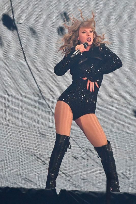 TAYLOR SWIFT Performs at Her Reputation Tour in Detroit 08/28/2018