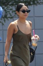 VANESSA HUDGENS and Austin Butler Out for Breakfast in Burbank 08/17/2018