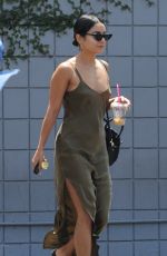 VANESSA HUDGENS and Austin Butler Out for Breakfast in Burbank 08/17/2018