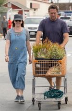 ALYSON HANNIGAN Shopping for Flowers in Los Angeles 09/02/2018
