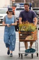 ALYSON HANNIGAN Shopping for Flowers in Los Angeles 09/02/2018