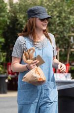 ALYSON HANNIGAN Shopping for Flowers in Los Angeles 09/02/2018