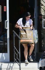 ARIEL WINTER Shopping for Pet Food and Supplies in Los Angeles 09/08/2018