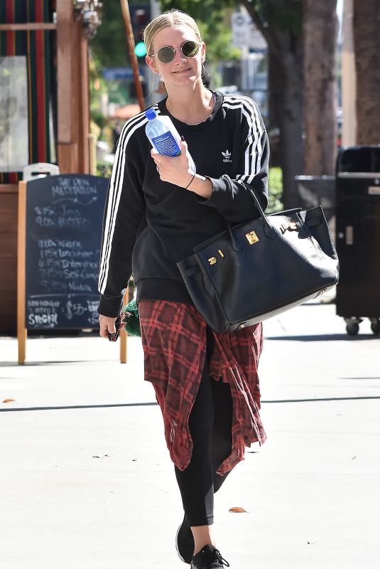 ASHLEE SIMPSON Leaves a Gym in Los Angeles 09/17/2018